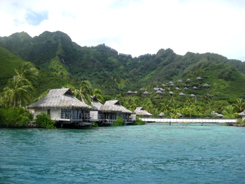 Tahiti travel guide, featuring the Intercontinental Moorea Resort