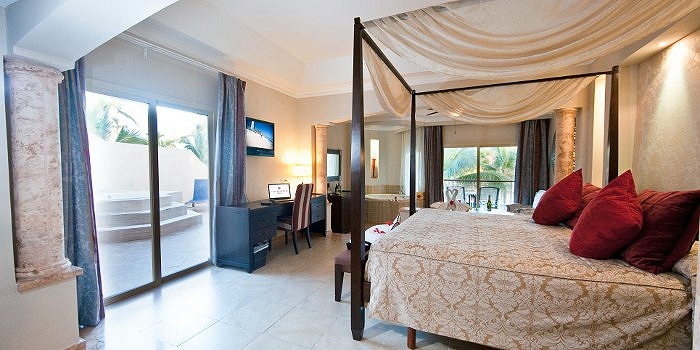 Colonial Junior Suite With Jacuzzi From Photo Gallery For