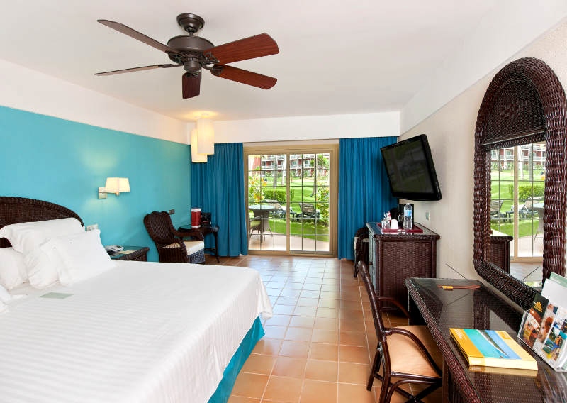 Superior Sun Deck Ocean View Club Premium Room - Barceló Bávaro Beach.
