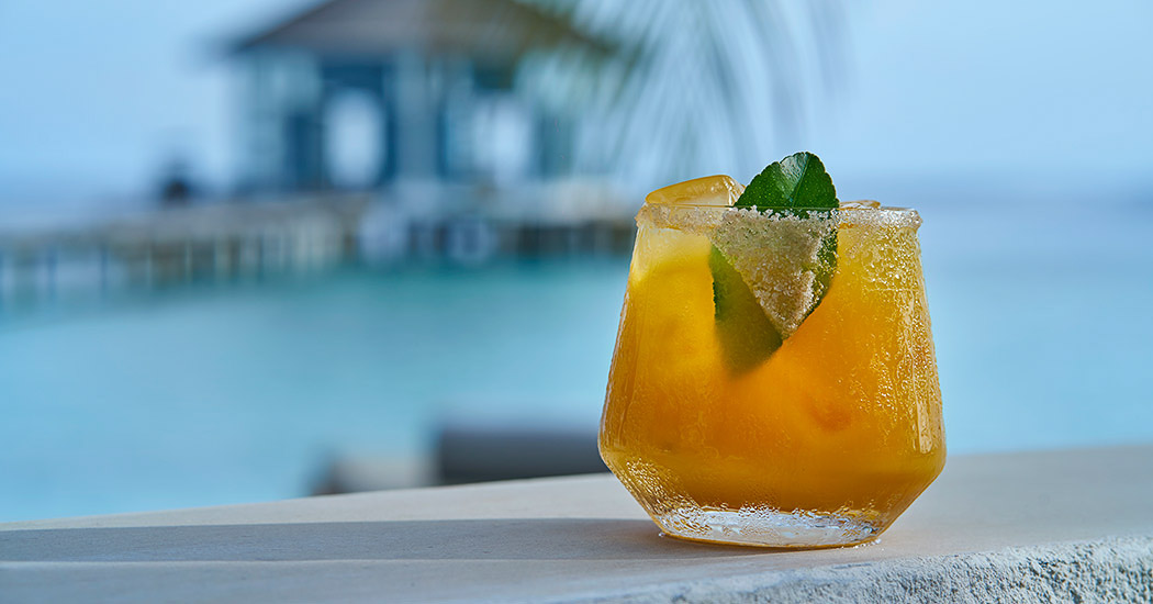 Yapa Sunset Bar - Raffles Maldives Meradhoo.