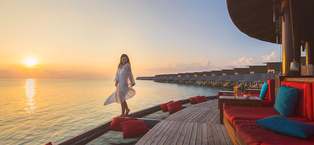 Viu Bar - Centara Ras Fushi Resort & Spa Maldives.