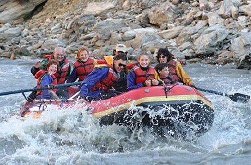 Oar Raft - Denali Outdoor Center. Copyright Denali Outdoor Center.