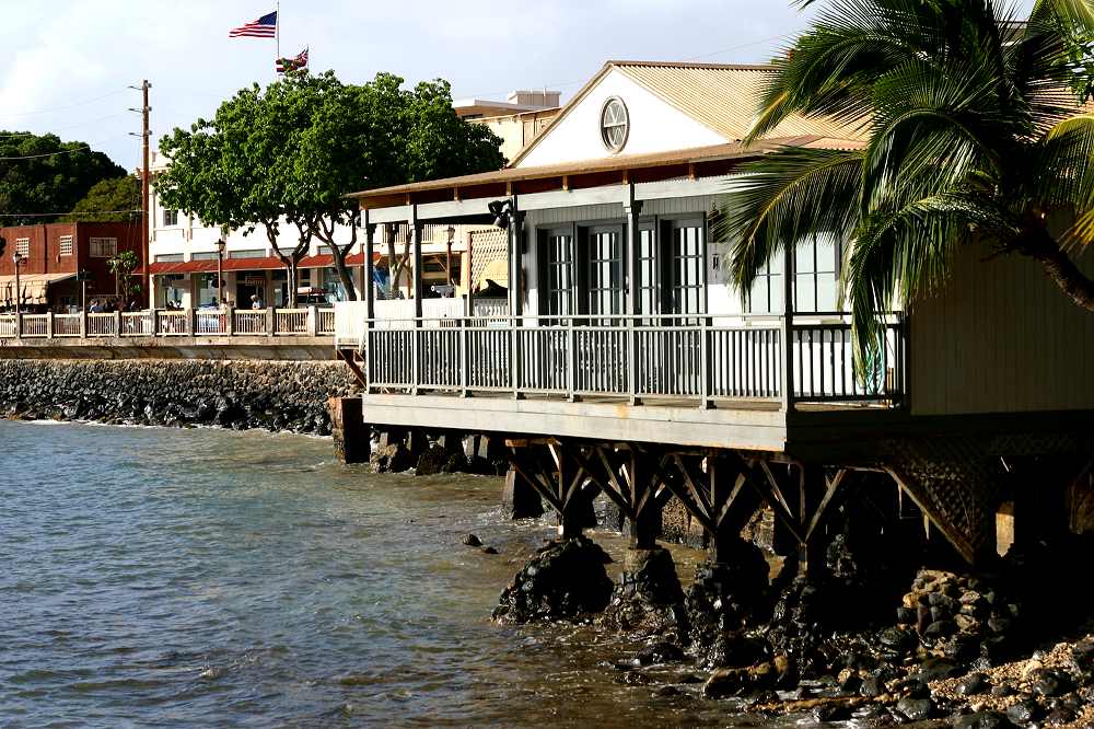 Front Street, Lahaina - Historic Lahaina Town. Copyright Hawaii Tourism Japan (HTJ).