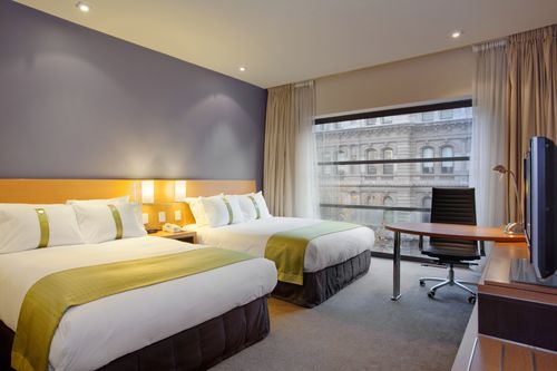 Twin Guest Room - Holiday Inn on Flinders. Copyright Holiday Inn on Flinders.