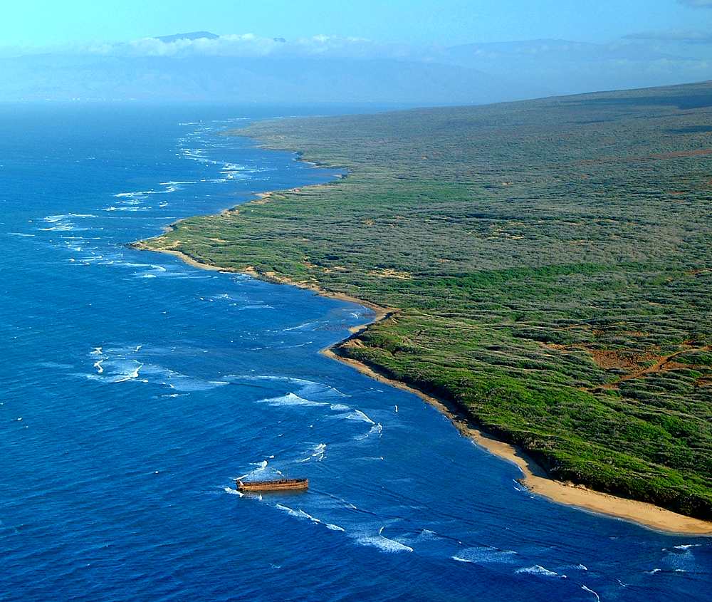 Kaiolohia (Shipwreck Beach) - Kaiolohia (Shipwreck Beach). Copyright Hawaii Tourism Authority (HTA) / Ron Garnett.