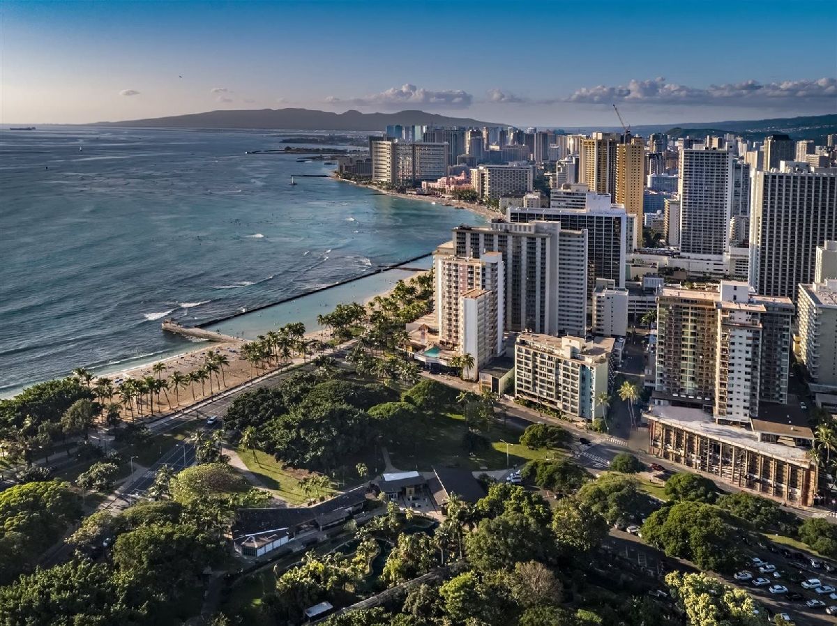 Aerial view - Queen Kapiolani. Copyright Queen Kapiolani.