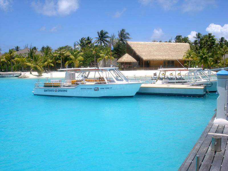 Dive boats - TOPDIVE Scuba Trips. Copyright TOPDIVE Bora Bora.