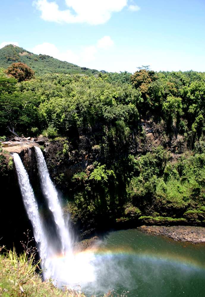 Rainbow Falls - Wailuku River State Park (Rainbow Falls). Copyright Hawaii Tourism Authority (HTA) / Kirk Lee Aeder.